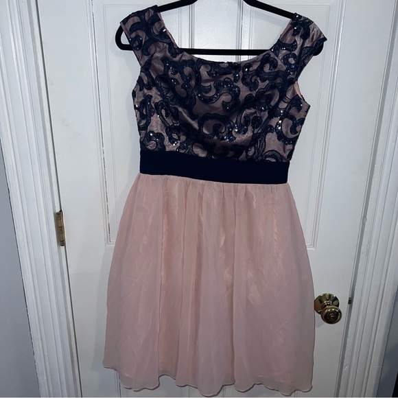 Little Mistress Dress blue bodice pink skirt. Excellent condition - Picture 4 of 6